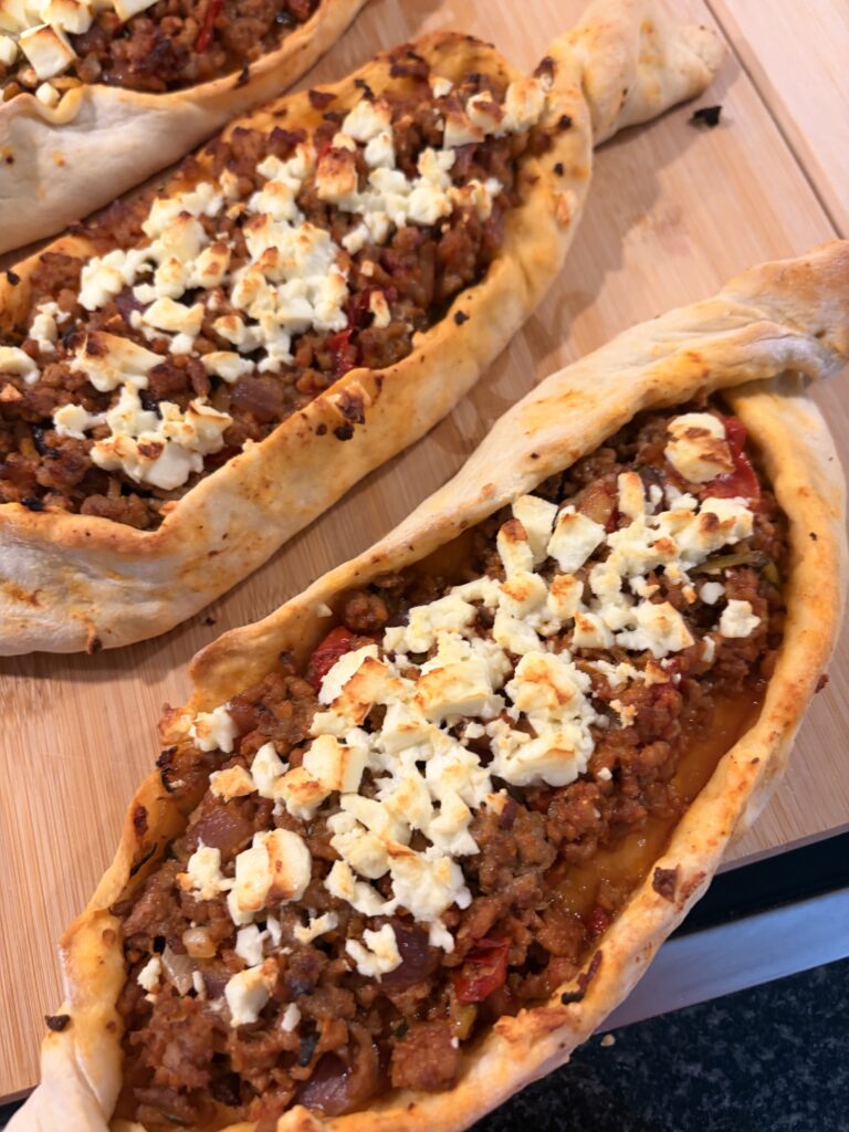 Knusprige Hackfleisch-Schiffchen mit Gemüse